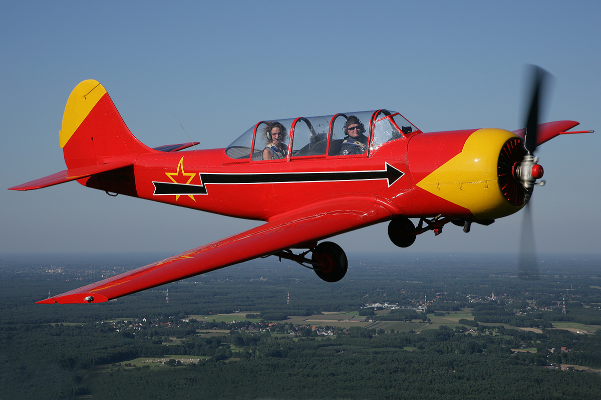 Yakkes_Yak-52_RA-3085K.jpg