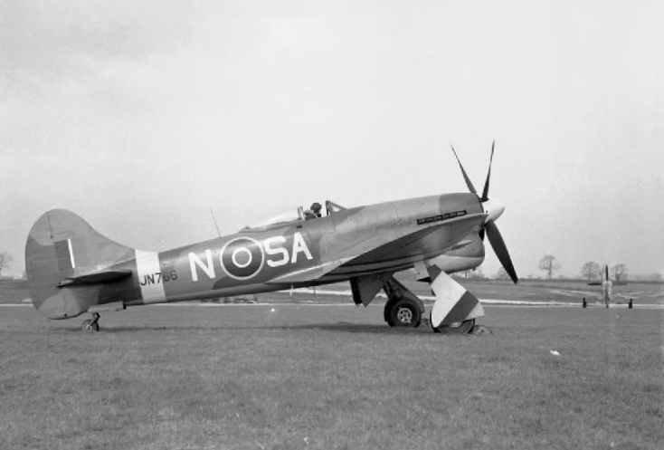 Tempest_Mk.V_486_Sqn_RNZAF_at_Castle_Camps_1944.jpg