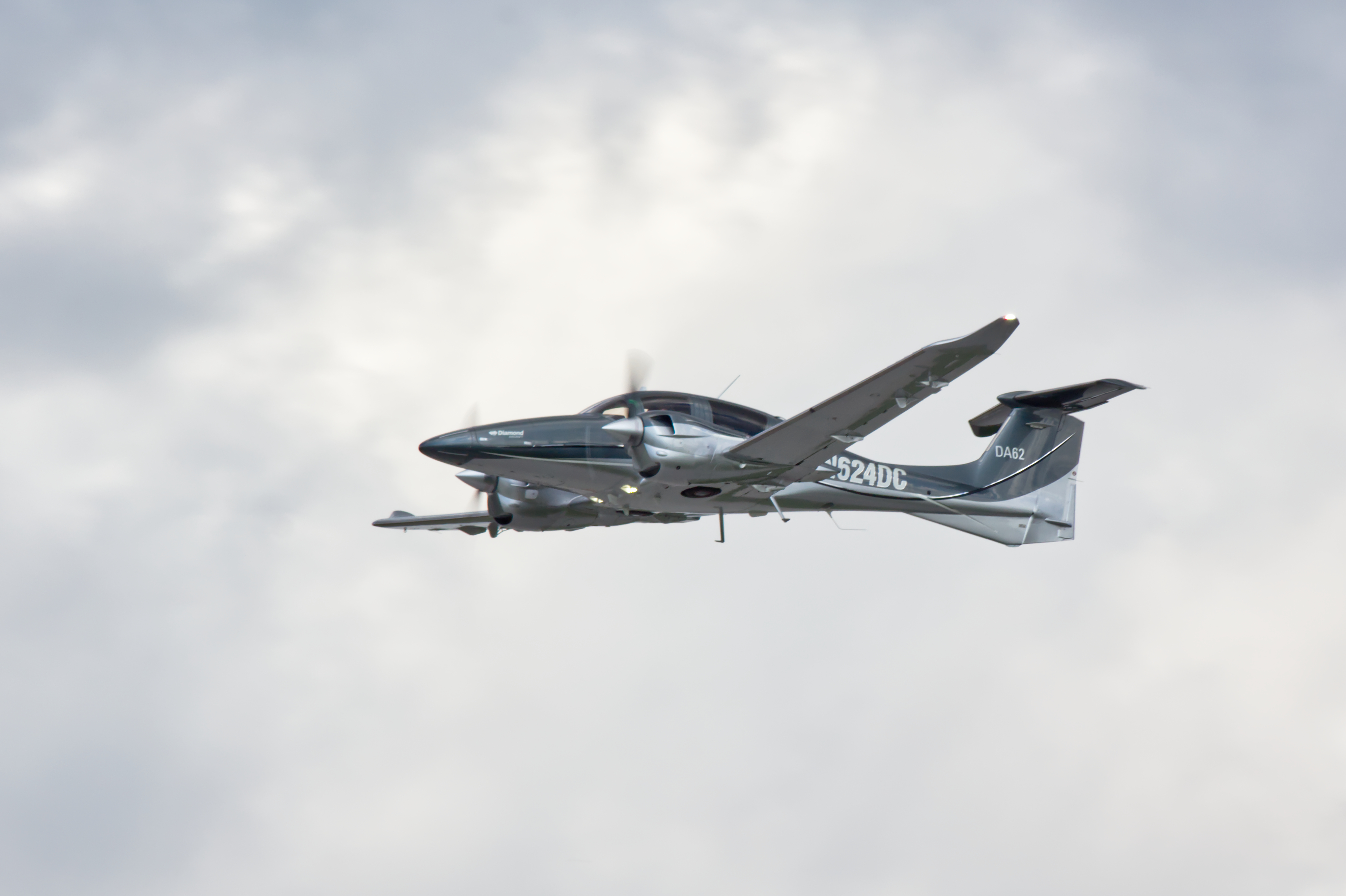 First flight Aerobask DA62 for X-Plane 11 – Stormbirds